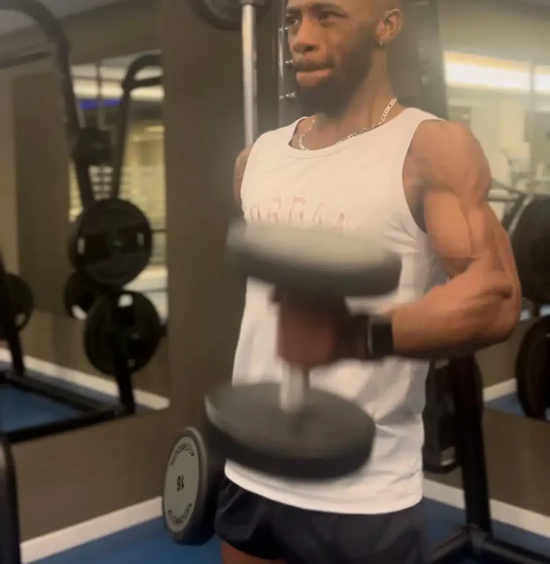 thumbnail_image1 le coach faisant un entrainement pour les biceps